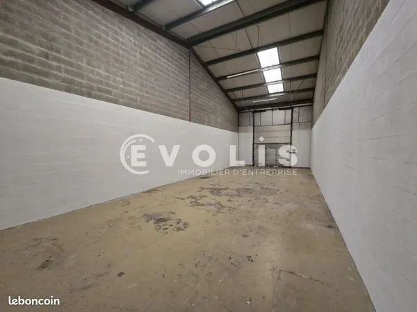 Local industriel 176 m²