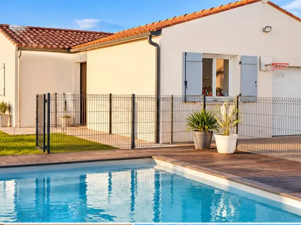 Maison 92 m² - 3 chambres - Piscine - Salles-sur-Mer
