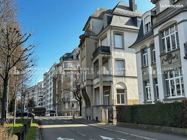 Bureaux 218 m²