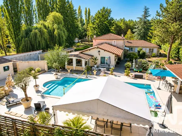 Maison 9 pièces 253 m²