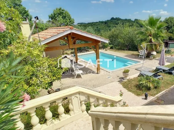 MAISON 3 CH + sudio / grand jardin avec piscine