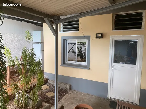 T1 neuf entierement equipé avec gde cour + piscine dans residence calme