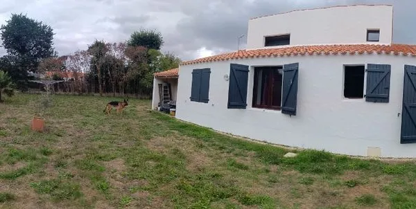 Vente maison 140 m2 + terrain clôturé à la Garnache