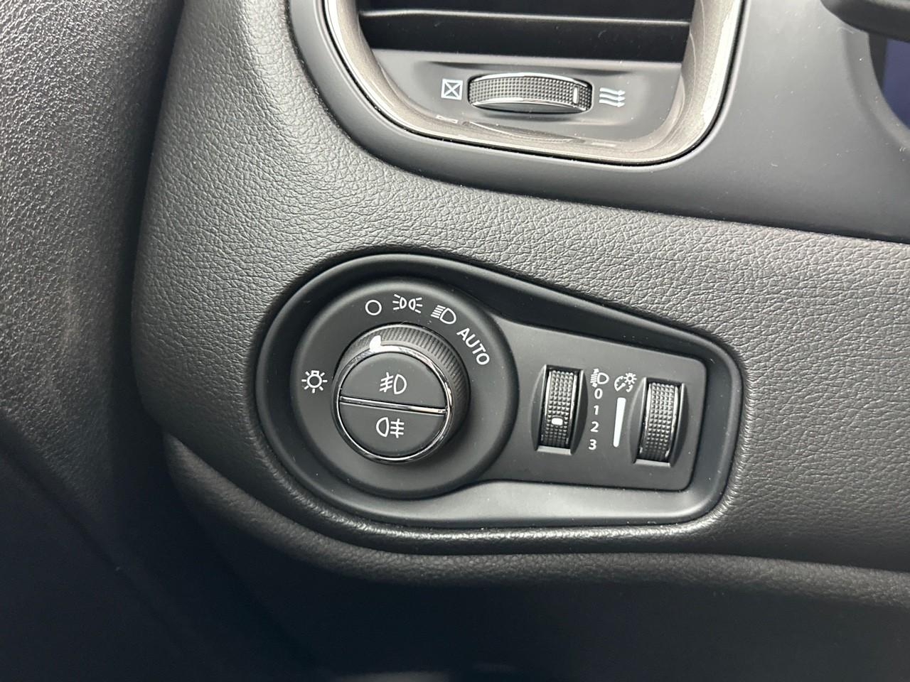 Jeep Renegade 1.5 turbo t4 130 ch bvr7 e-hybrid summit — photo 16