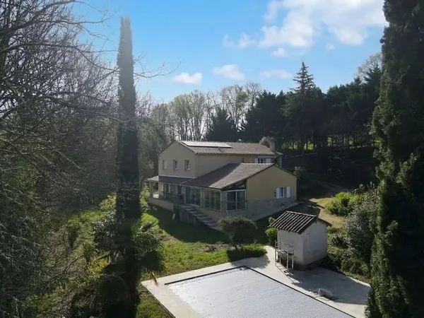 Maison 8 pièces 232 m²