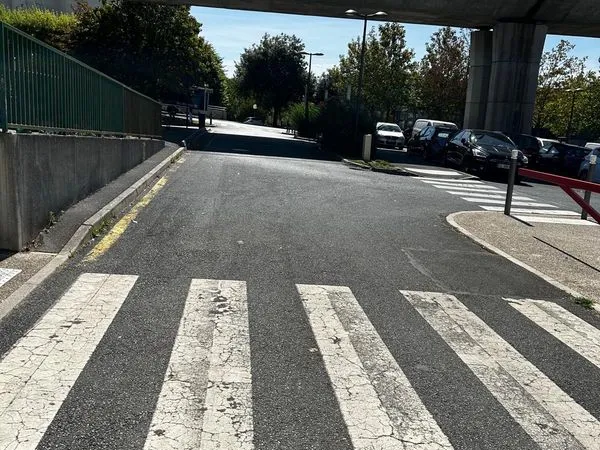 Parking intérieur à 2 pas du RER À