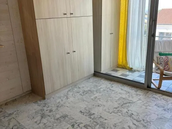 CARNON - Beau Studio bien agencé avec terrasse au 3ème étage
