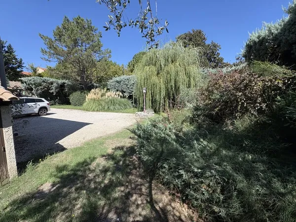 Villa au calme en impasse Terrain clos de 2 400 m2 avec pi