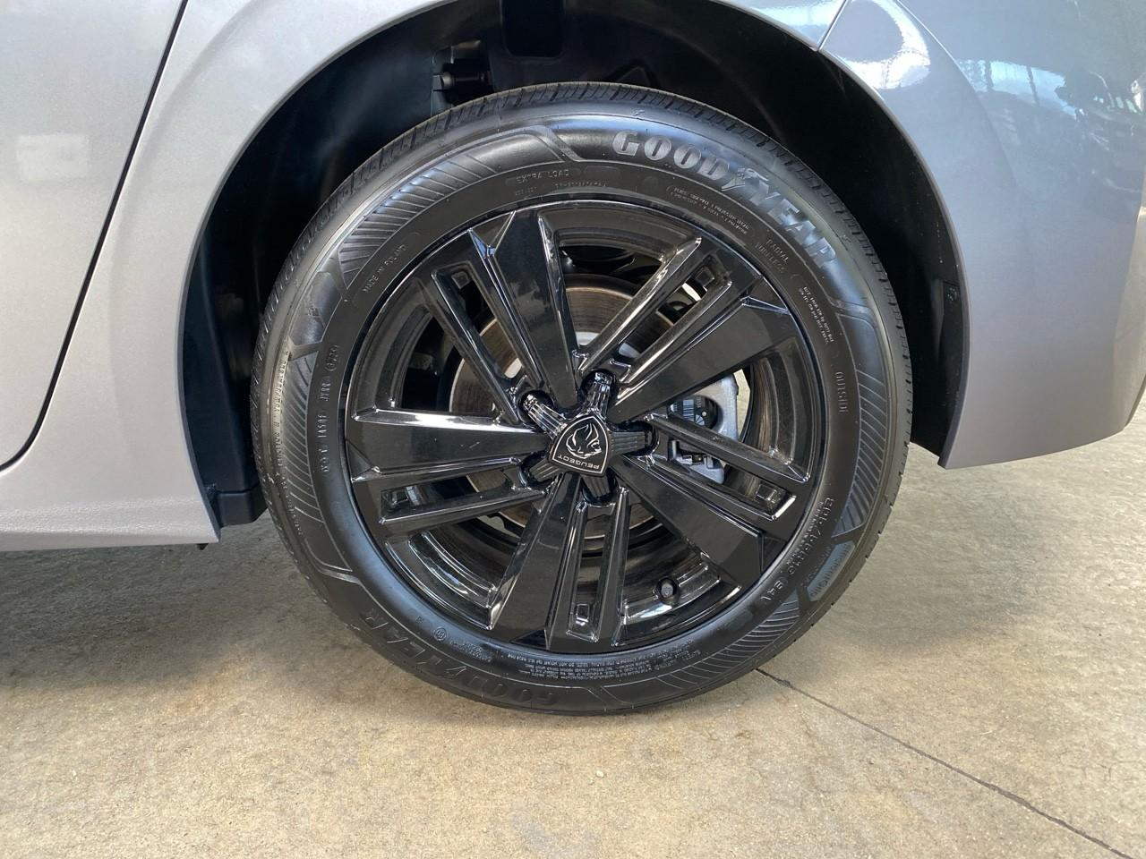 Peugeot 308 1.2 hybrid 145ch allure e-dcs6 — photo 11