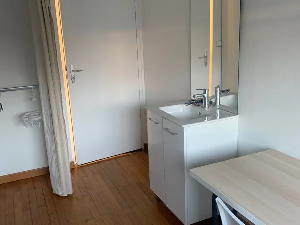 Chambre libre dans maison en co location