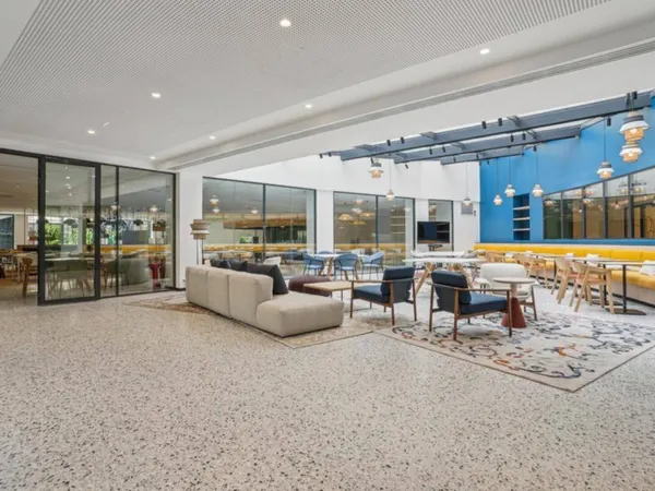 Bureau 2702 m²