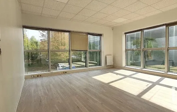Bureaux 1 pièce 330 m²