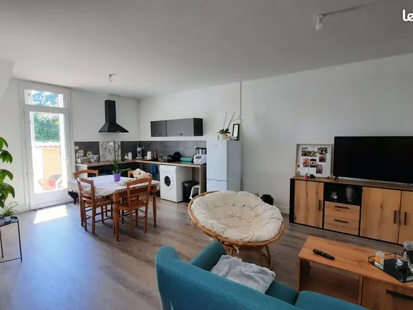 A LOUER Maison Mitoyenne avec courette et dépendance
