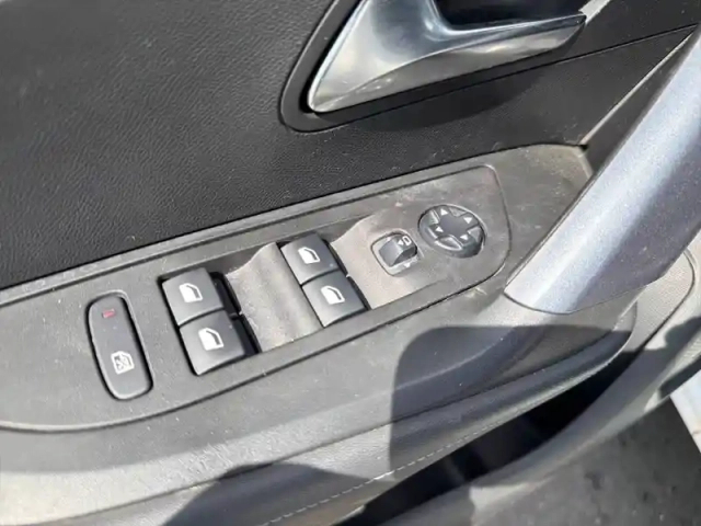 Peugeot 2008 puretech 130 s&amp;s eat8 — photo 15