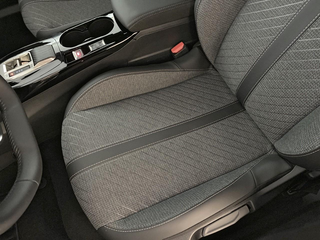 Peugeot 2008 hybrid 145 ch e-dcs6 allure — photo 9