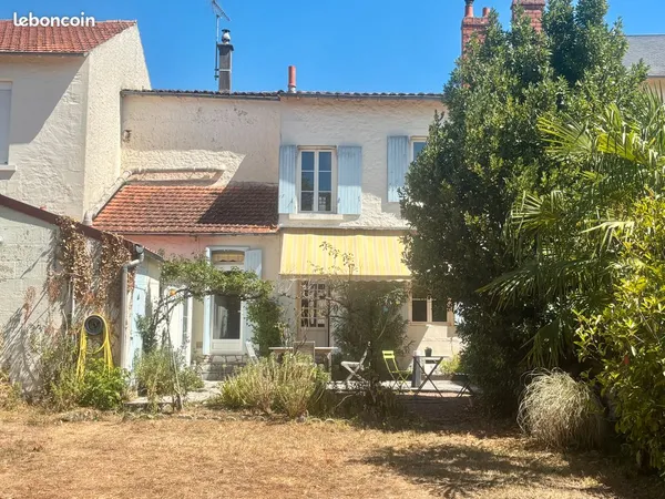 Maison de ville avec jardin et garage