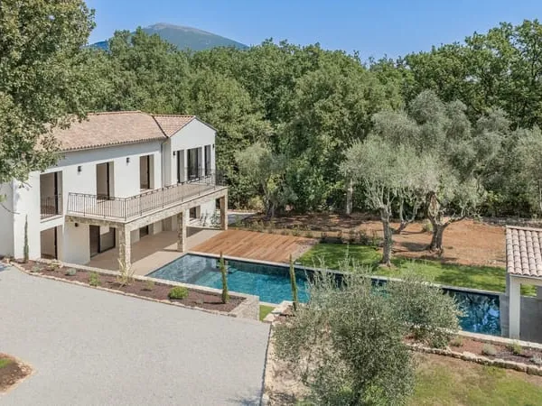 Élégante villa provençale contemporaine dans un environnement privilégié