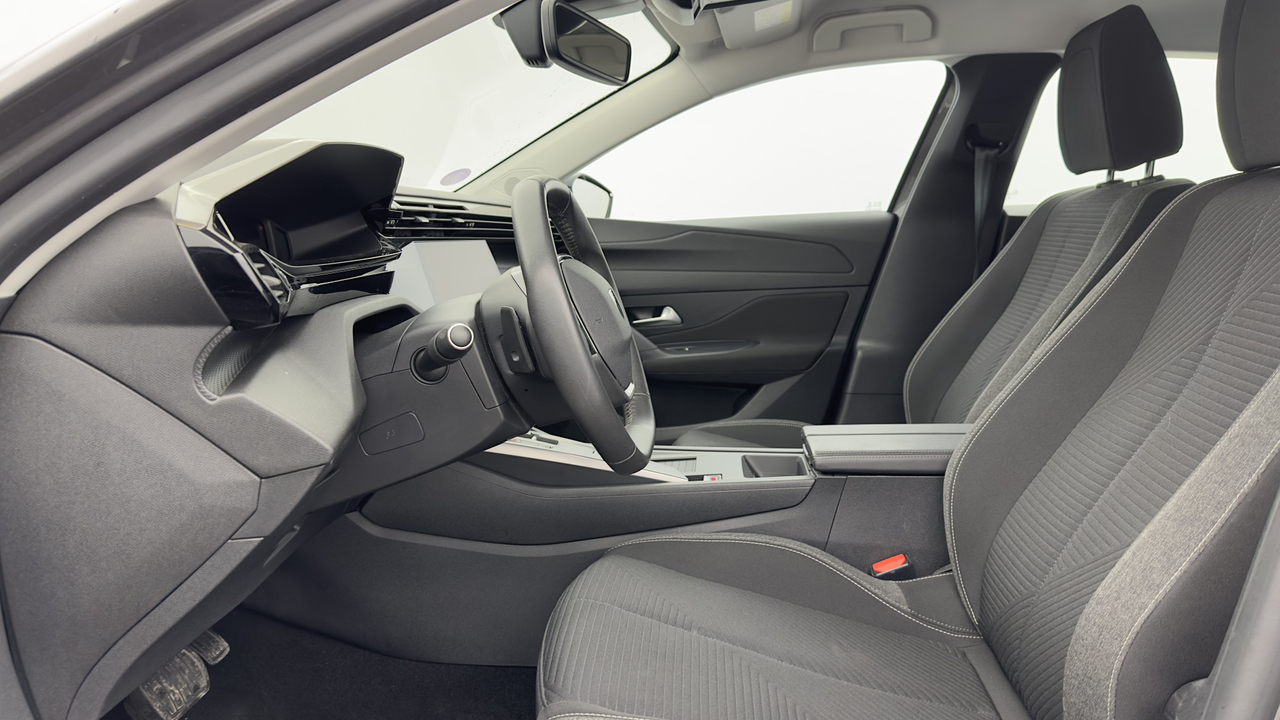 Peugeot 308 SW PHEV 180 e-EAT8 — photo 11