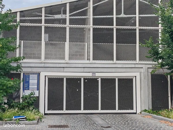 Double place de parking privé et sécurisé où un palace Pour PMR