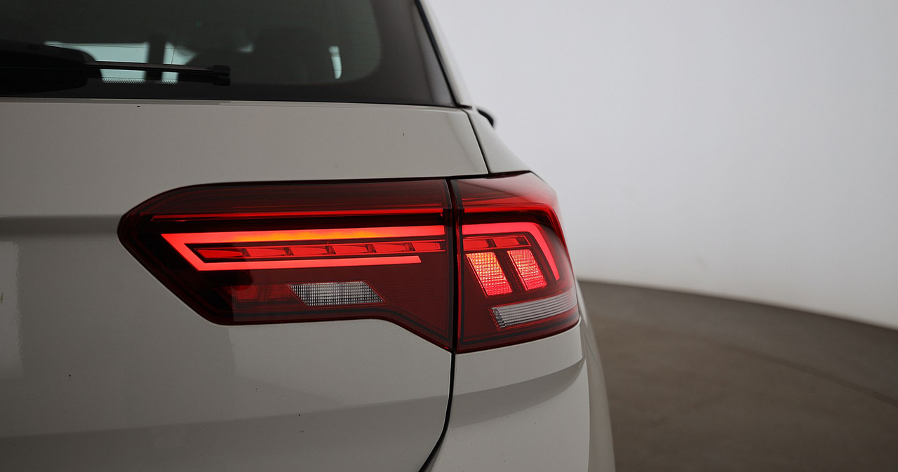Volkswagen T-Roc — photo 14