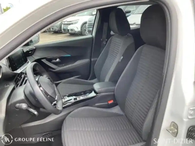 Peugeot 2008 e- 136ch style — photo 9
