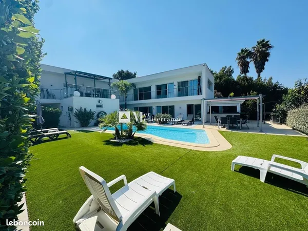 Villa 6 pièces 235 m²