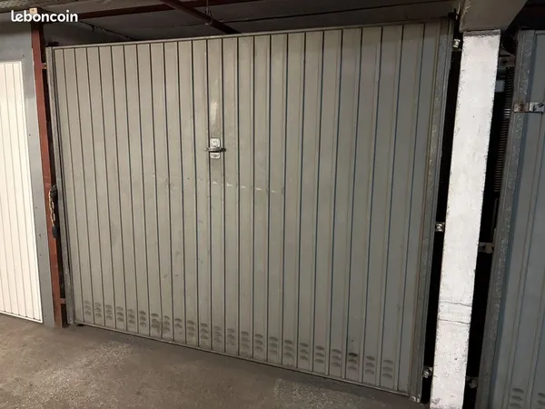 Parking / Box fermé à vendre - Secteur Rue Archereau / Rue Riquet / Rue Mathis / Avenue de Flandre -