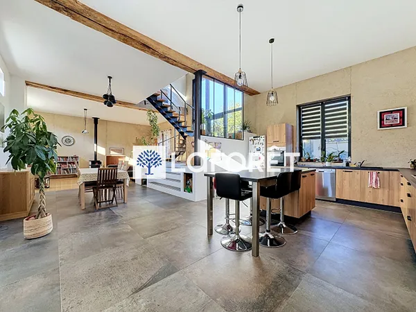 Maison 7 pièces 233 m²