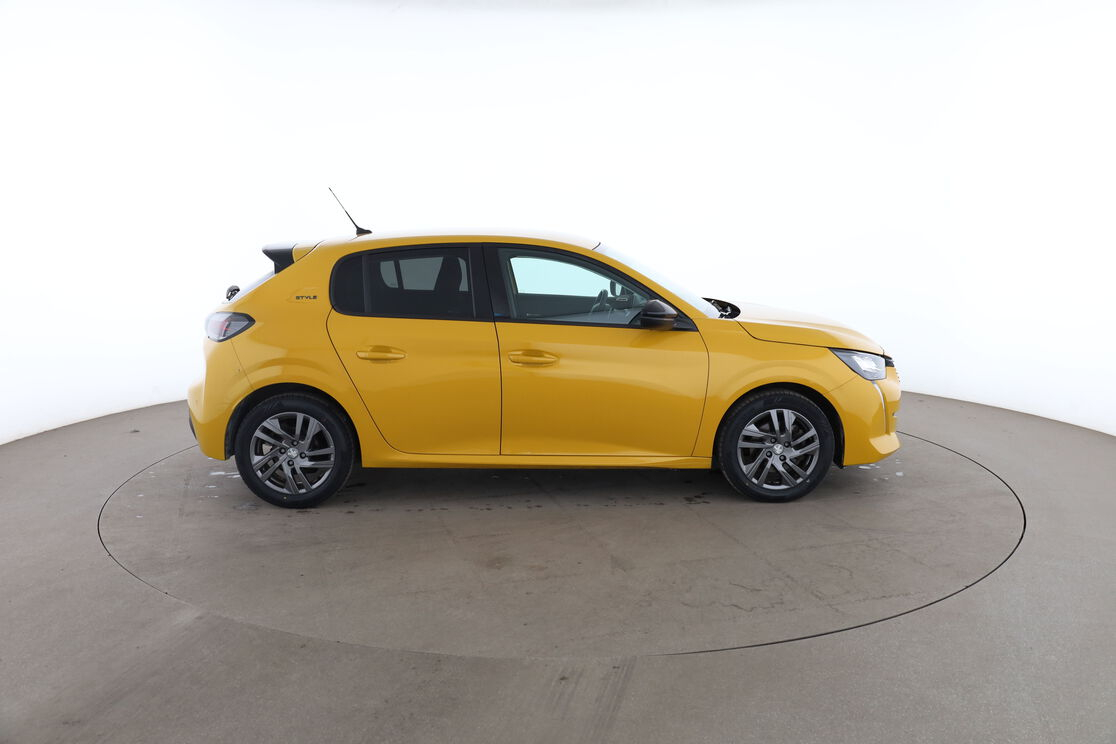 Peugeot 208 1.2 PureTech Style EAT8 — photo 6