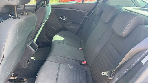 Renault Megane 1.2 TCe 115 - Limited – 2015 – 104500 km – Essence – Boîte Manuelle — photo 9