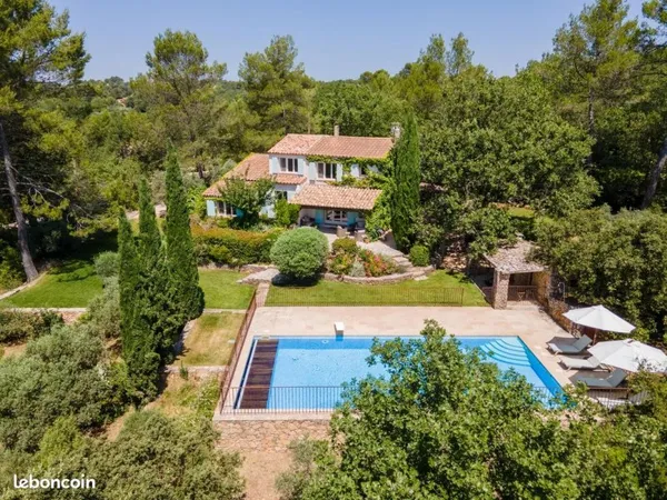 Propriété 8 pièces 171 m²