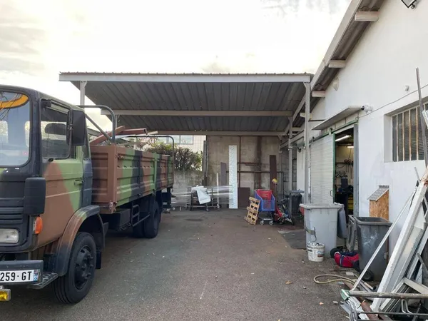 Local d'activité 160 m²