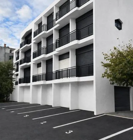 EXCLUSIVITE-Lamalou-les-Bains:10 STUDIOSrénovès au 1er étage