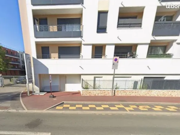 Boutique 141 m² ST CYR L ECOLE