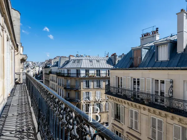 PARIS 9ème - SAINT GEORGES - 5ème ETAGE - ASCENSEUR - BALCON - SOLEIL - CIEL - BEAUX VOLUMES