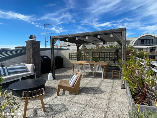Rueil-Malmaison - 4 Pièces (102 m²) en Dernier Étage + 67 m² de Terrasses & Rooftop privatif, Rénové