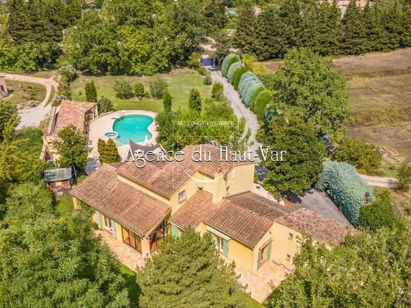 Villa et grandes dépendances, terrain 4000m2