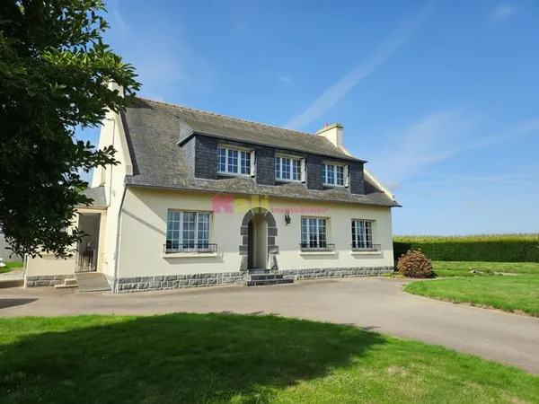 Maison spacieuse 7 pièces à vendre à Saint-Derrien
