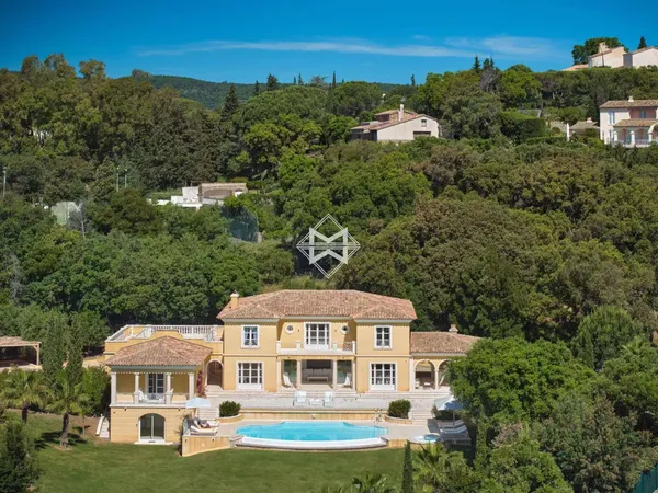 Villa 5 pièces 400 m²