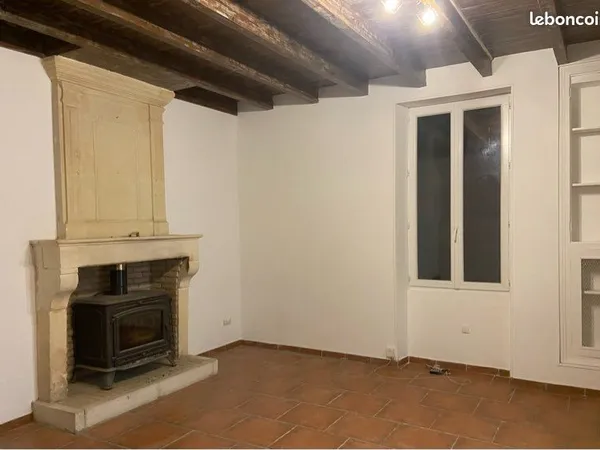Maison à louer à Asnières la Giraud