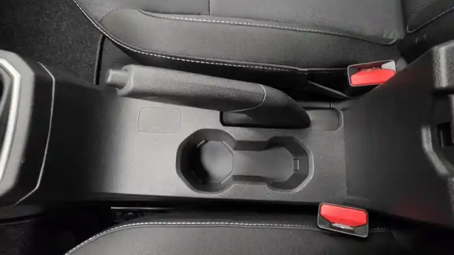 Dacia Sandero sce 65 — photo 31
