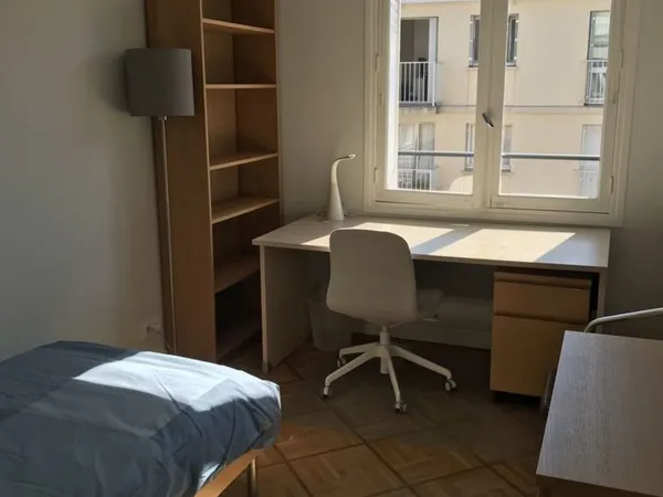 Chambre meublée d'étudiant(e) avec cuisine toute équipée