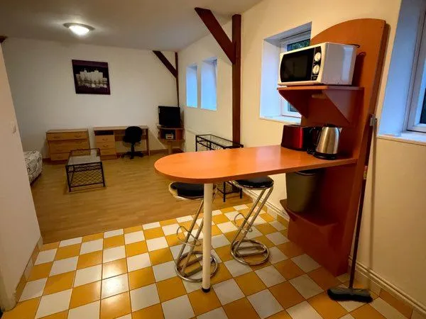 Rare : Studio meublé électricité et chauffage inclus