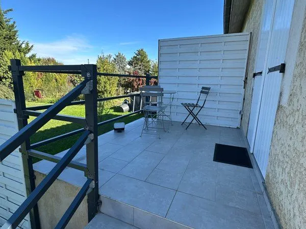 T2 Meublé avec Terrasse, Jardin et Parking - 650 Toutes Charges Comprises