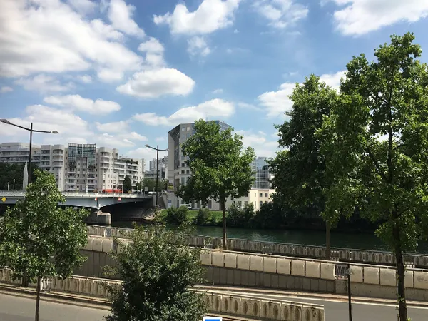 Location meublée studio 20m² Boulogne-Billancourt 843 euros cc