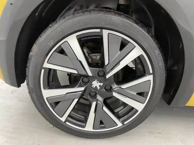 Peugeot 208 puretech 130 s&amp;s eat8 — photo 19