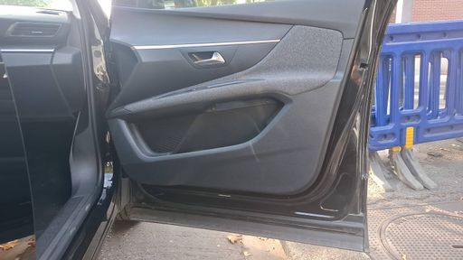 Peugeot 3008 1.5 BlueHDi 130 EAT8 - Active Business – 2019 – 135656 km – Diesel – Boîte Automatique — photo 30