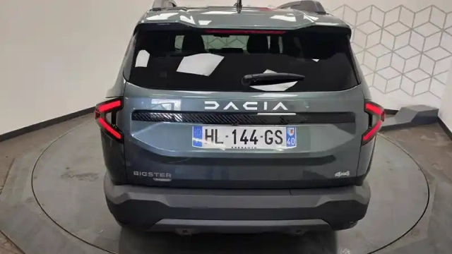 Dacia Bigster hybrid-g 150 4x4 — photo 13