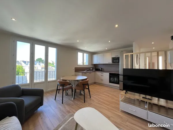 Chambre meublée - centre-ville de cholet - à 100 m de la place travot