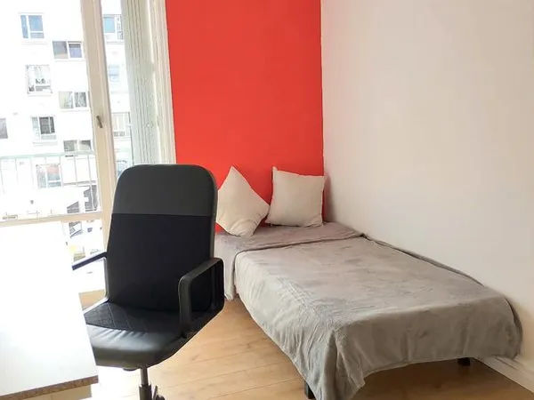 Chambre dans un appartement en collocation